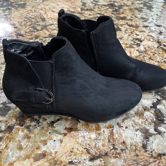 Booties! Both size 7.5 - Picture 2 of 6